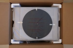Verpackung des Dual DTJ 301.1 Plattenspielers geöffnet