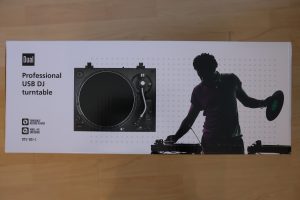 Verpackung des Dual DTJ 301.1 Plattenspielers von der Front