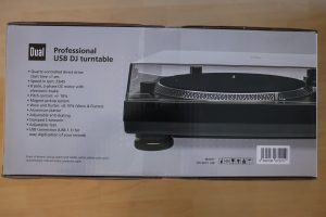 Verpackung des Dual DTJ 301.1 Plattenspielers von hinten