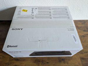 Verpackung des Sony PS-LX310BT Plattenspielers von oben