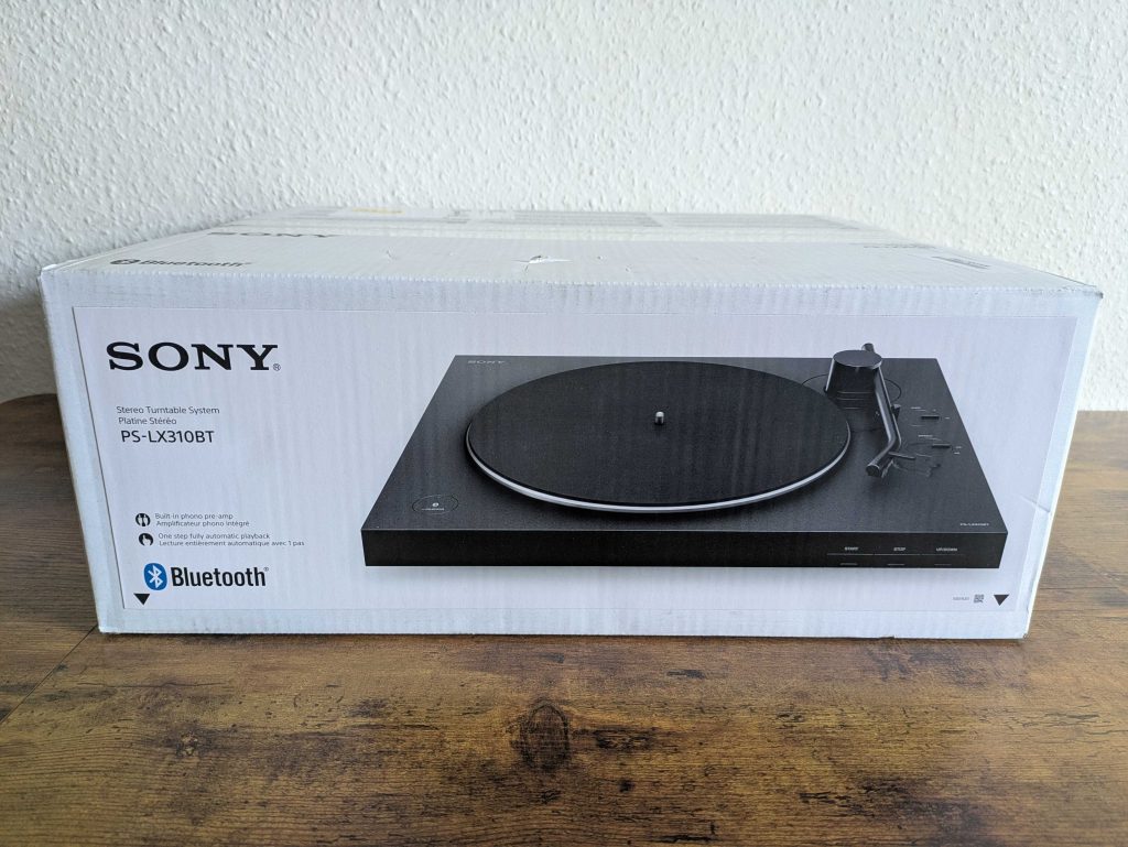 Verpackung des Sony PS-LX310BT Plattenspielers von vorne