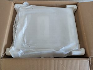 Verpackung des Yamaha Musiccast Vinyl 500 Plattenspielers geöffnet v2