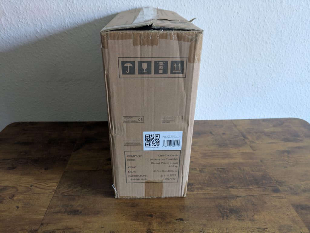 Verpackung des auna Jerry Lee Plattenspielers von der Seite