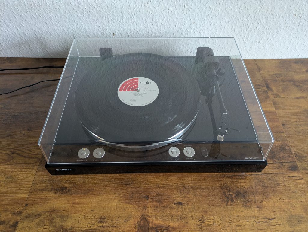 Yamaha Musiccast Vinyl 500 Plattenspieler geschlossen