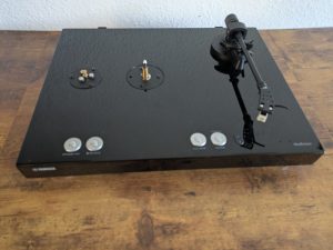 Yamaha Musiccast Vinyl 500 Plattenspieler von vorne