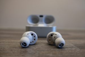 Technics AZ100 Kopfhörer Kopfhörer vor Etui