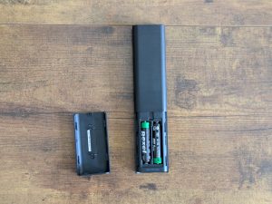 Fernbedienung des Samsung M5 Smart S32BM500EU Monitors von unten