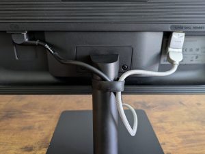 Kabelmanagemet des Samsung M5 Smart S32BM500EU Monitors