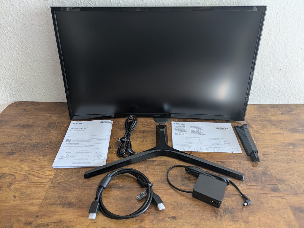 Lieferumfang des Samsung S36GD Monitors (2)