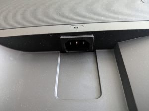 Netzanschluss des Samsung M5 Smart S32BM500EU Monitors