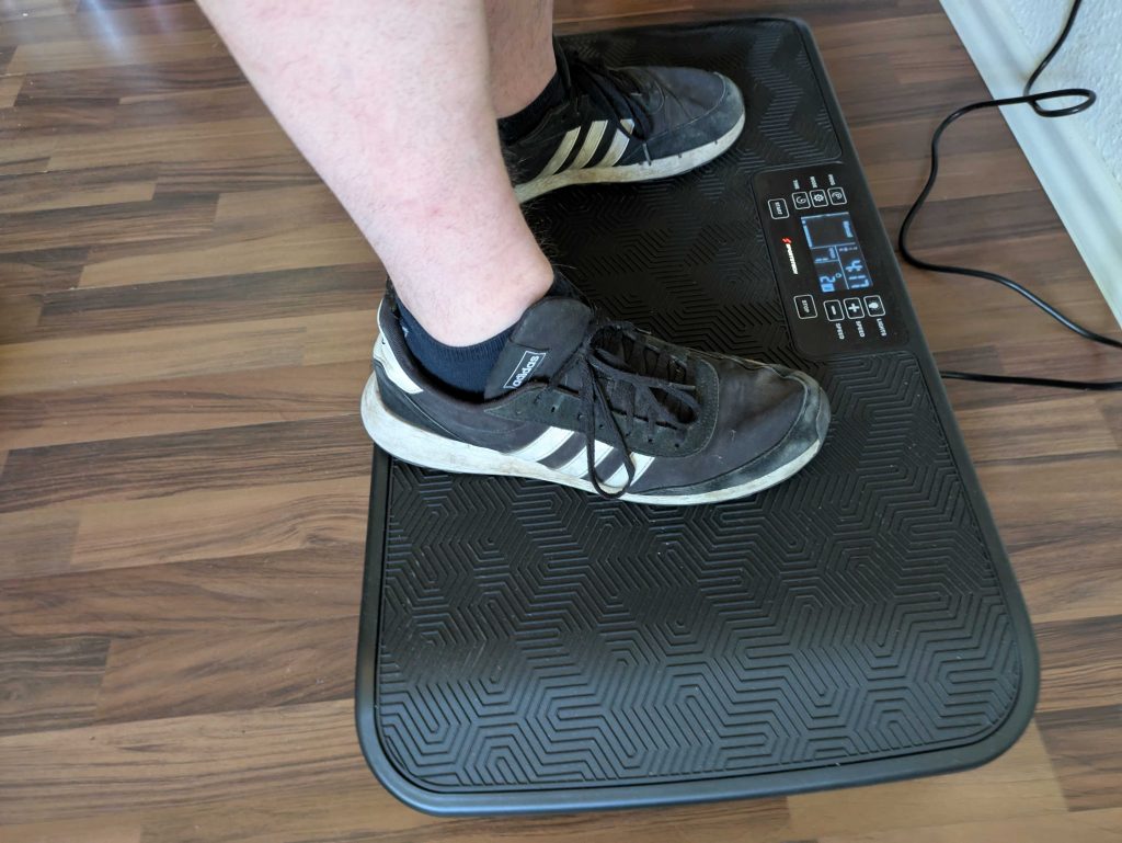 Sportstech sVibe Vibrationsplatte im Betrieb (3)