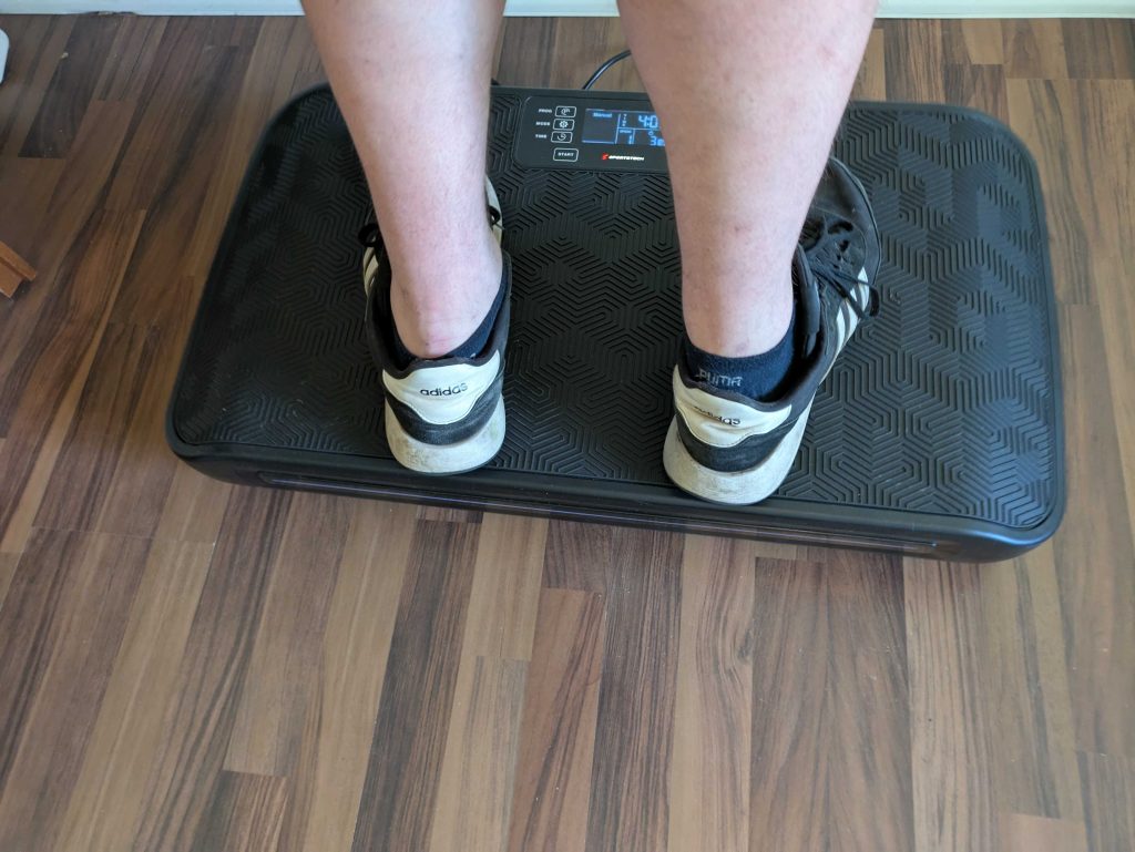 Sportstech sVibe Vibrationsplatte im Betrieb (4)