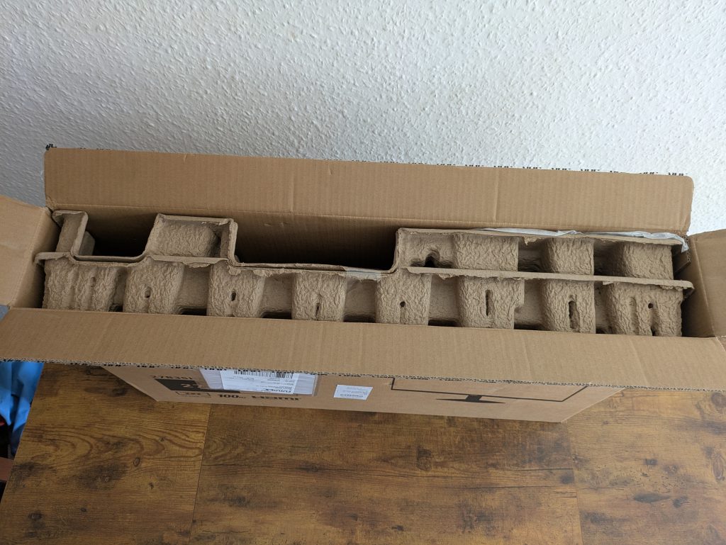 Verpackung des AOC 27B35HM Monitors von oben
