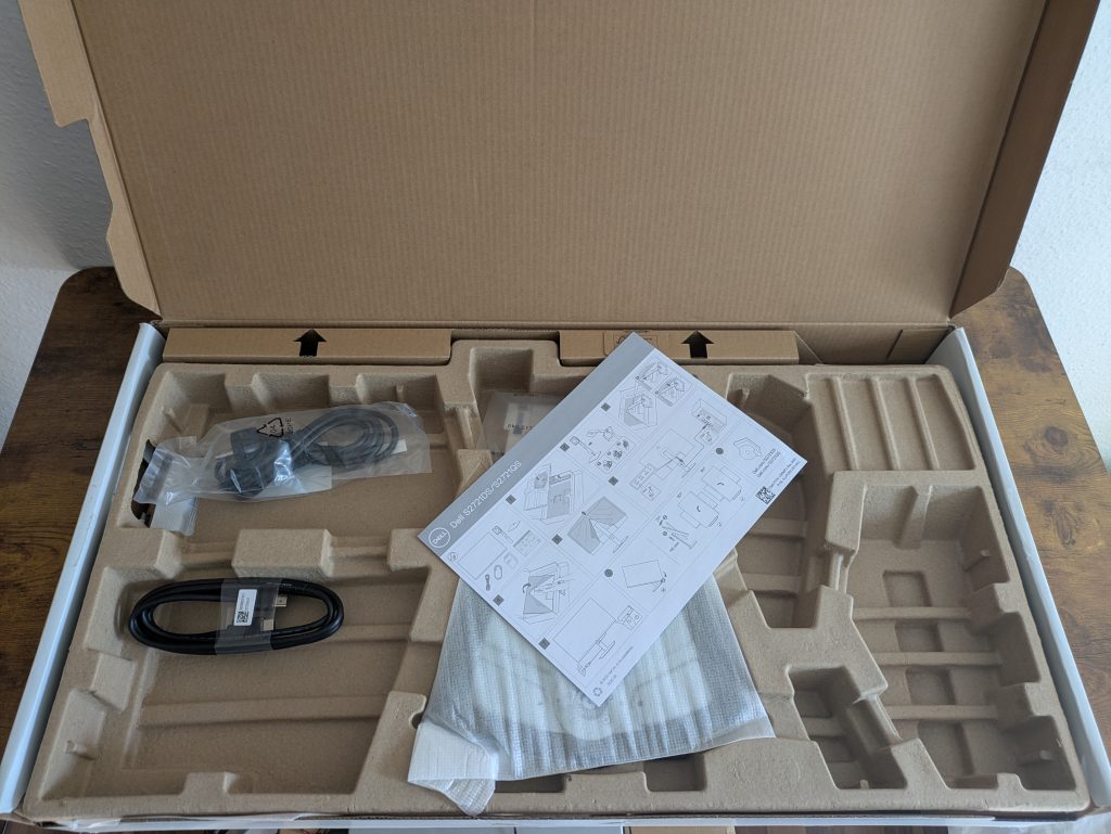 Verpackung des Dell S2721QSA Monitors geöffnet