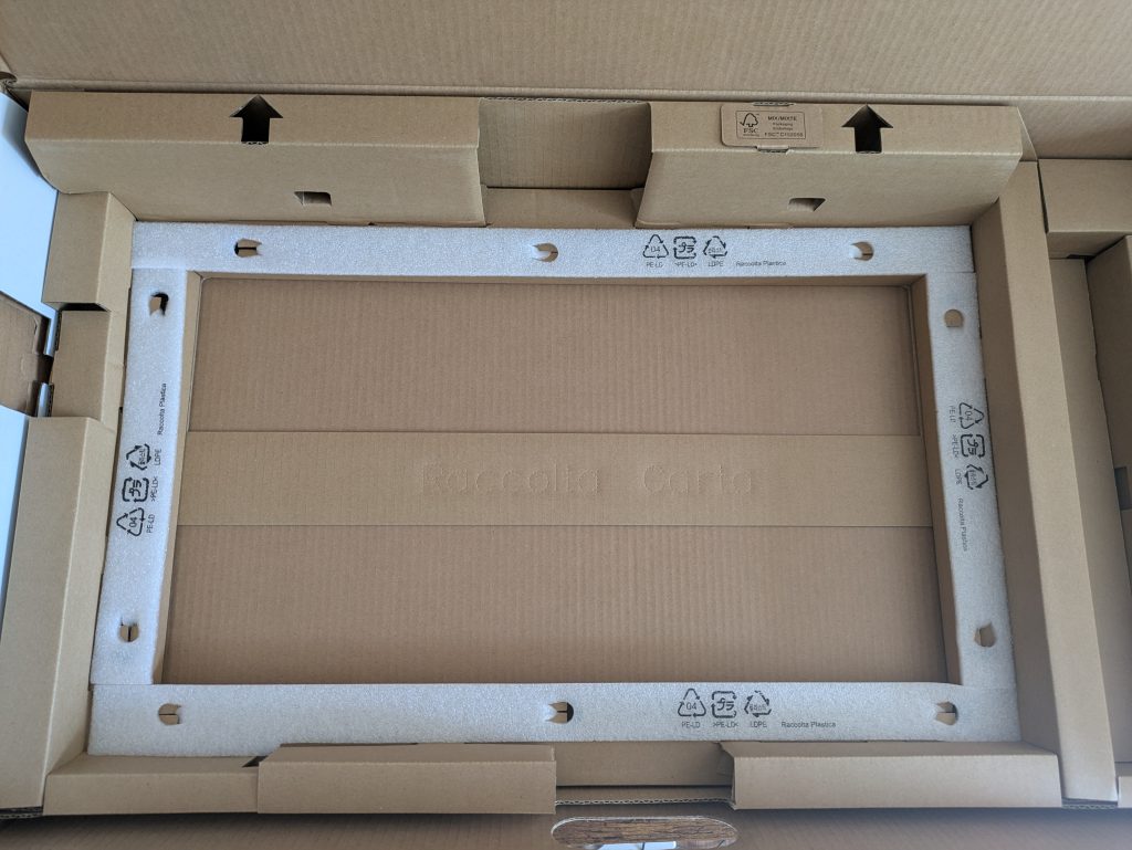 Verpackung des Dell S2721QSA Monitors geöffnet (3)