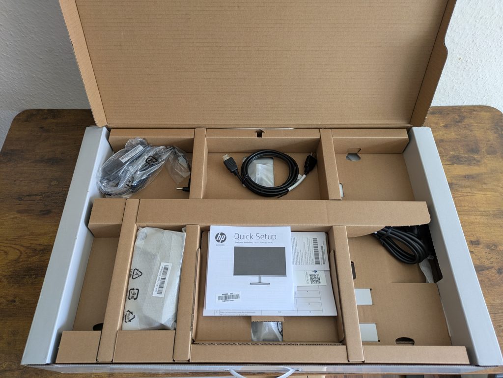 Verpackung des HP Series 5 527sa Monitors geöffnet