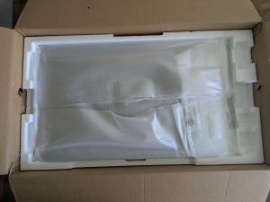 Verpackung des Samsung M5 Smart S32BM500EU Monitors geöffnet (2)