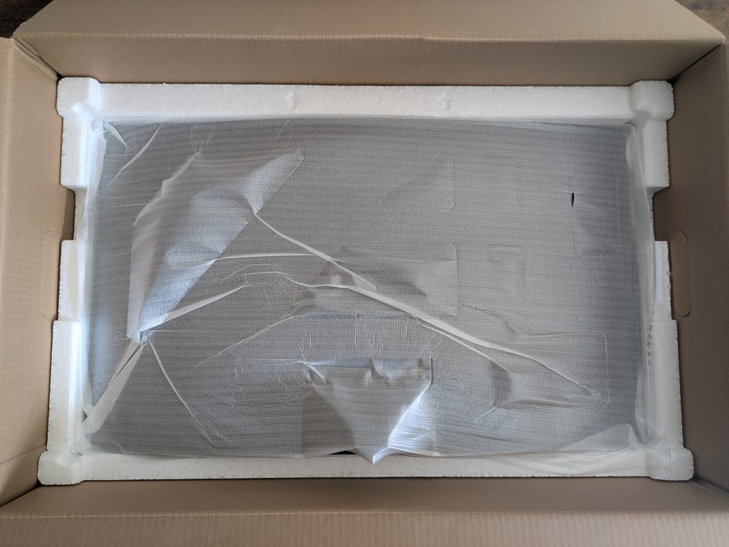 Verpackung des Samsung S36GD Monitors geöffnet