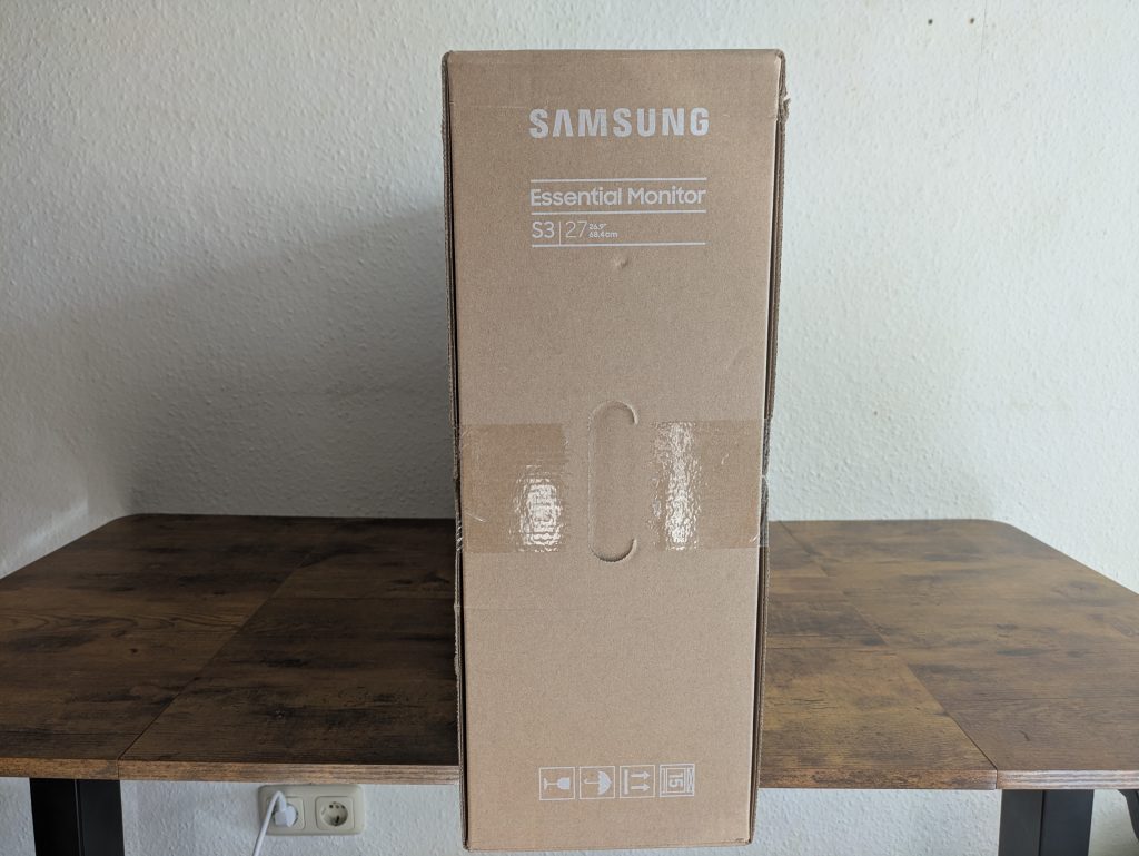 Verpackung des Samsung S36GD Monitors von der Seite