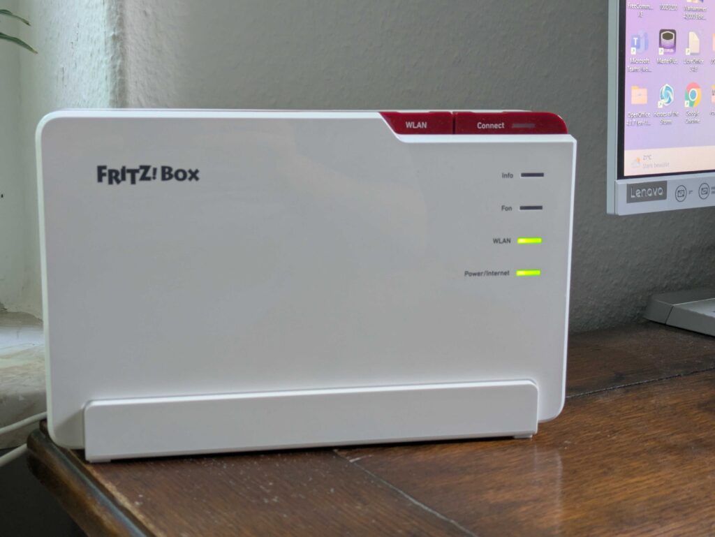 FRITZ!Box 5690 Pro Router Titelbild 1