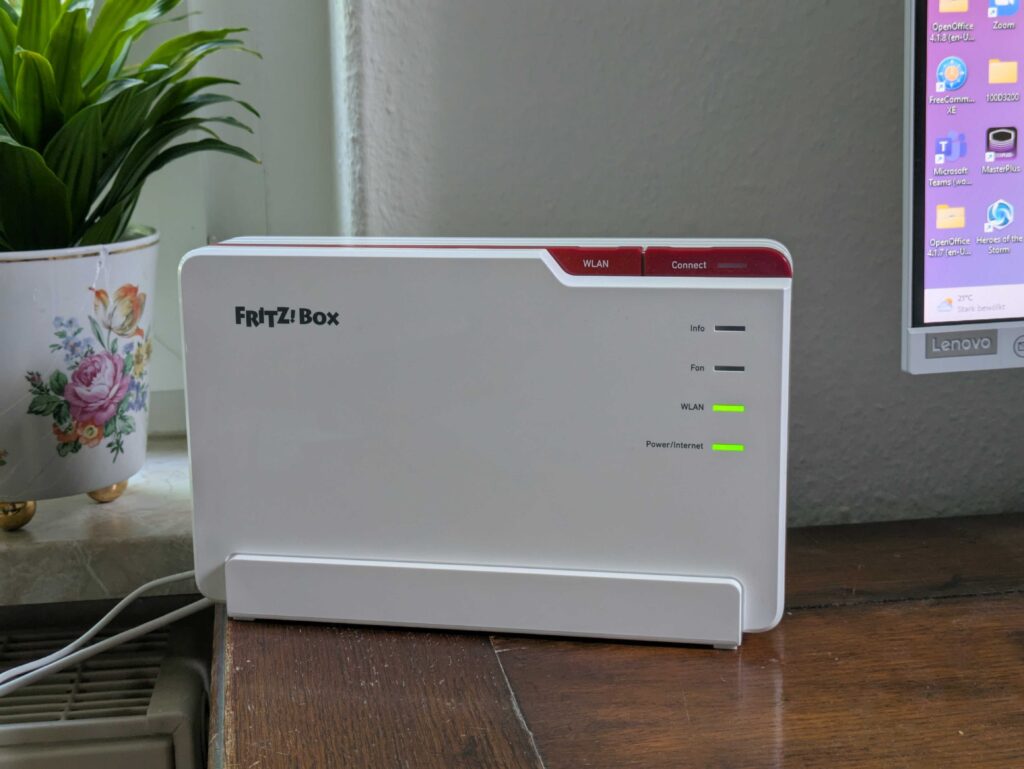 FRITZ!Box 5690 Pro Router Titelbild 3