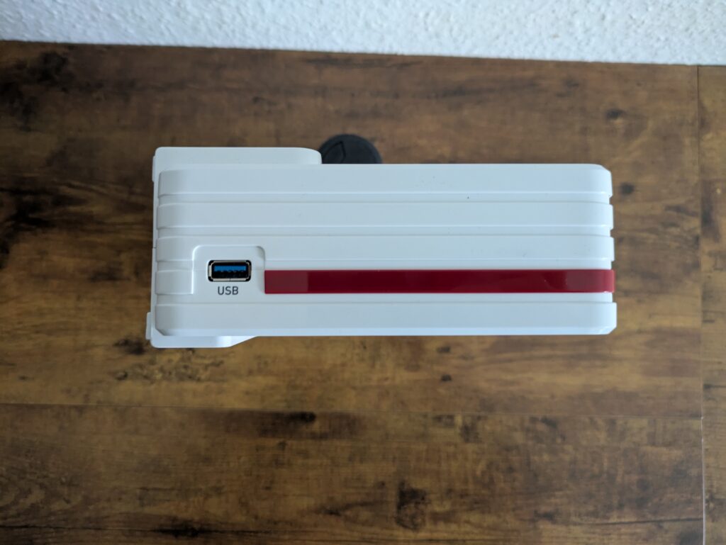 FRITZ!Box 5690 Pro Router von der Seite