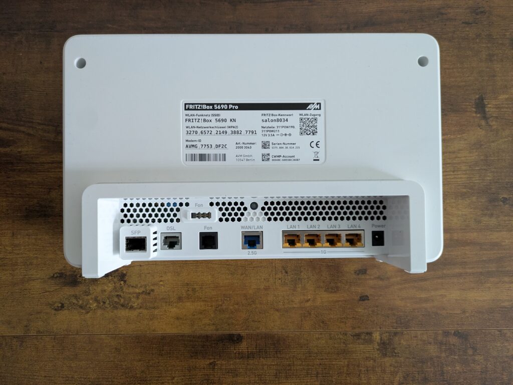 FRITZ!Box 5690 Pro Router von hinten