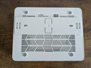 GL.iNet GL-B3000 Router mit Wandhalterung