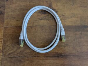 LAN-Kabel des Verpackung des FRITZ!Box 6670 Cable Routers