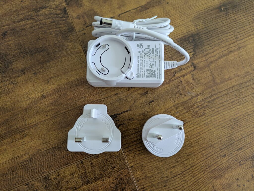 Netzteil des GL.iNet GL-B3000 Routers