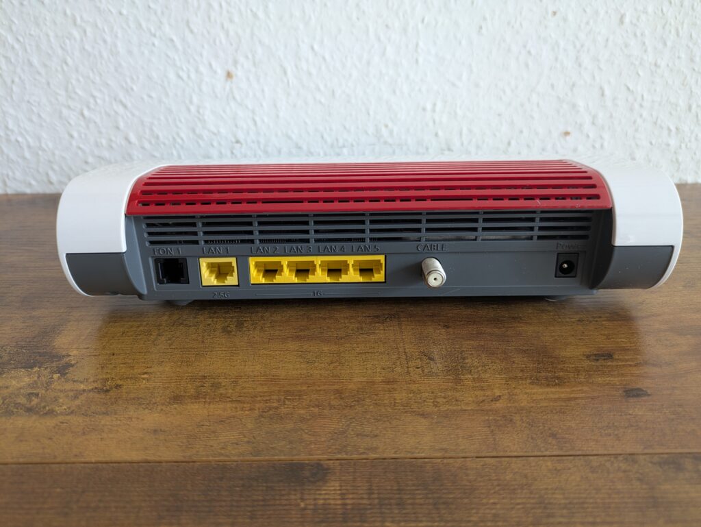 FRITZ!Box 6670 Cable Router von hinten