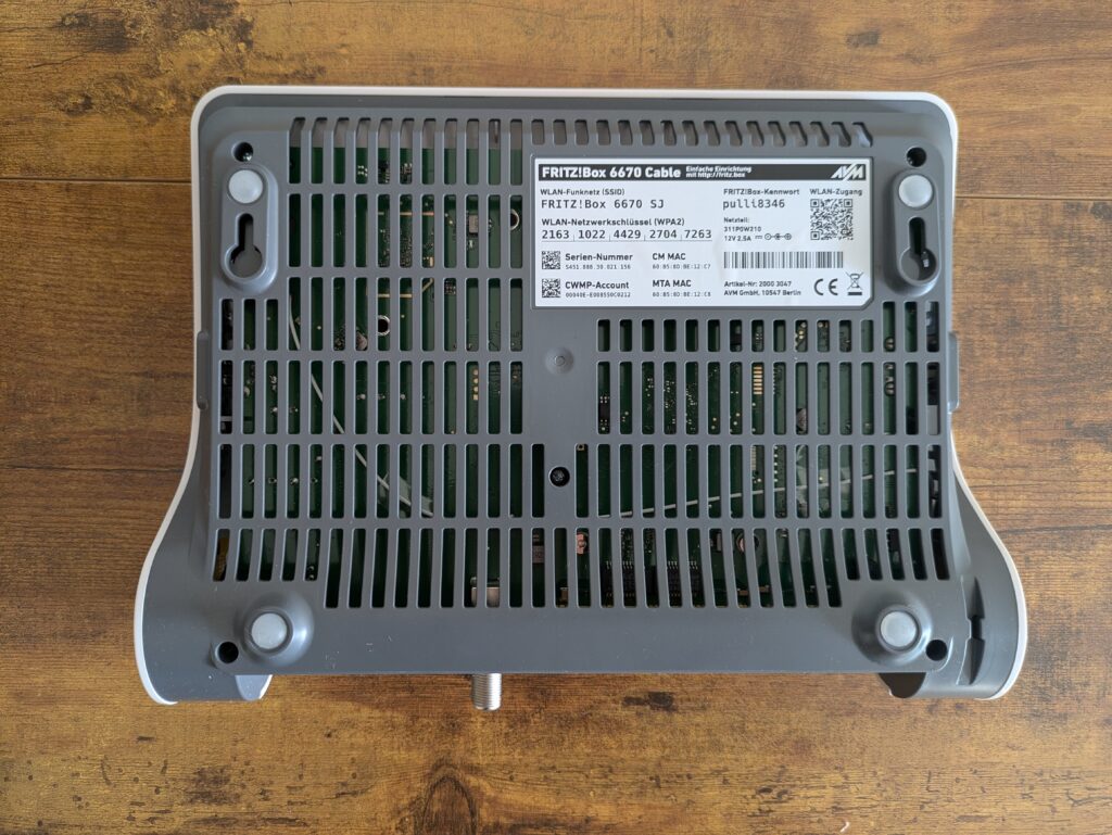 FRITZ!Box 6670 Cable Router von unten