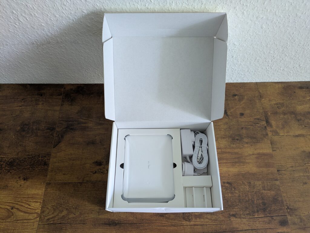 Verpackung des GL.iNet GL-B3000 Routers geöffnet (2)