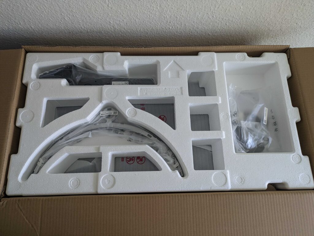 Verpackung des LG Electronics 34WQ500-B UltraWide Monitors v2