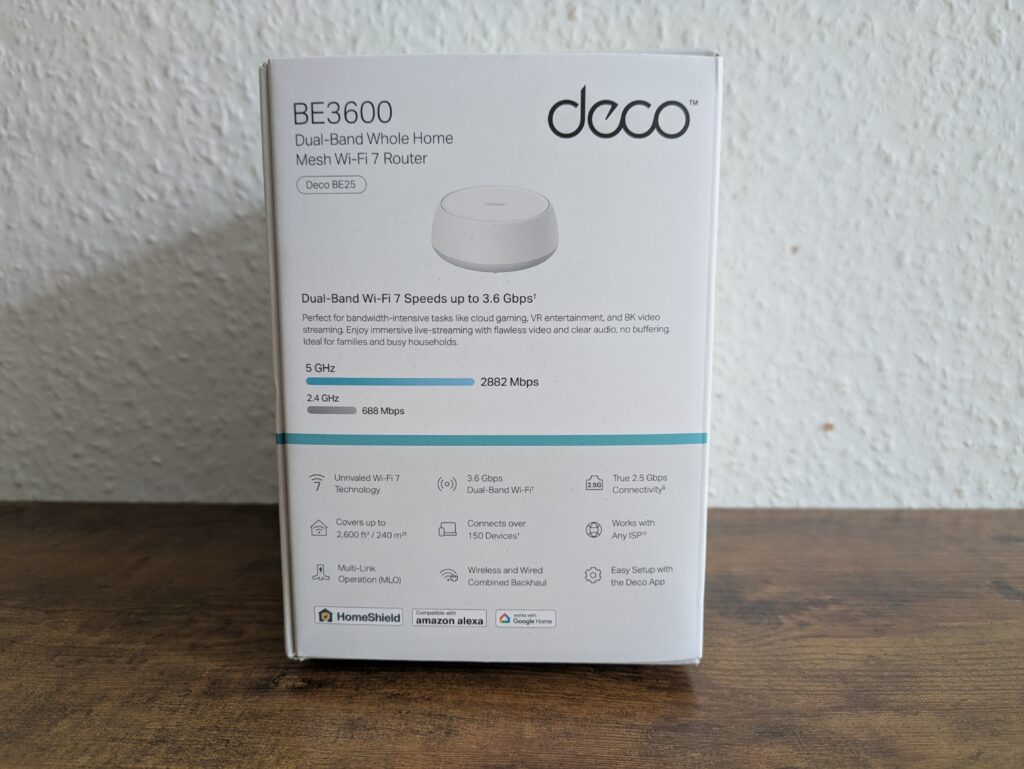 Verpackung des TP-Link Deco BE25 Routers von links