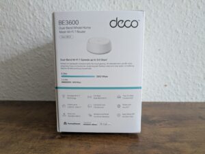 Verpackung des TP-Link Deco BE25 Routers von links