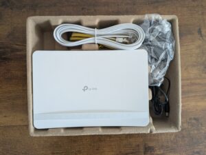 Verpackung des TP Link VX231v Routers geöffnet