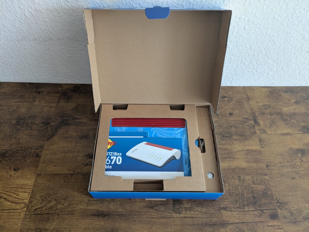 Verpackung des Verpackung des FRITZ!Box 6670 Cable Routers geöffnet
