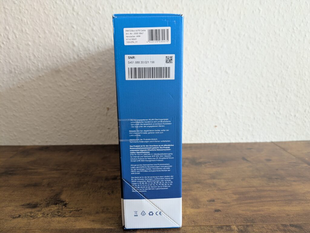 Verpackung des Verpackung des FRITZ!Box 6670 Cable Routers von rechts