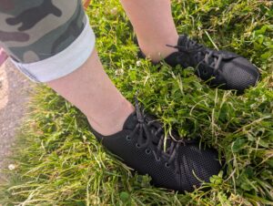 Bär Judy Barfußschuhe auf Gras