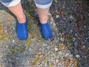 Ballop Spider Barfußschuhe auf Schotter