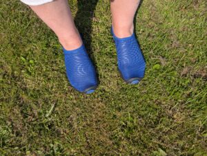 Ballop Spider Barfußschuhe auf Wiese