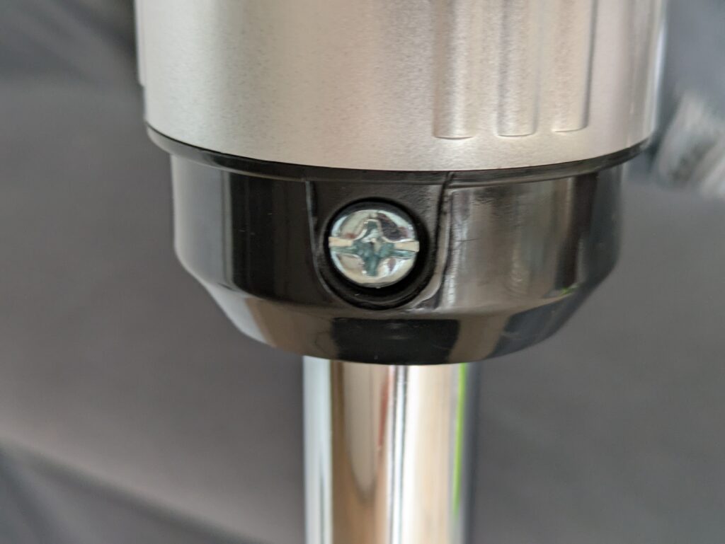 Befestigungsschraube des Brandson Ventilators