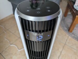 Display des Levoit LTF-F362-WEU Ventilators (2)