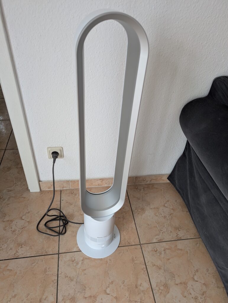 Dyson AM07 Air Multiplier Ventilator aufgebaut