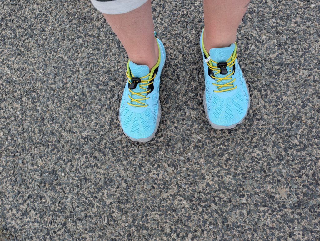 IceUnicorn Barfußschuhe auf Asphalt