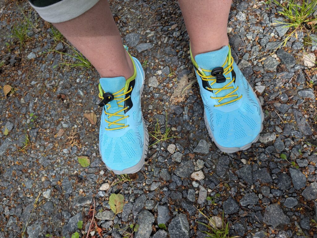 IceUnicorn Barfußschuhe auf Schotter