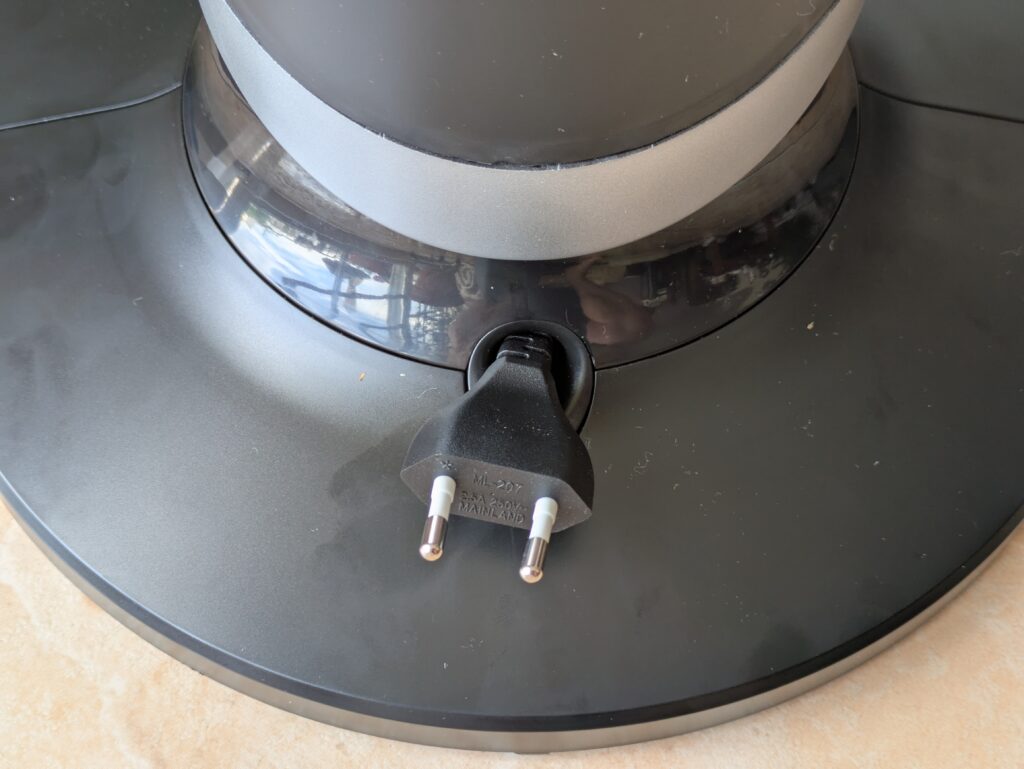 Kabelführung des Rowenta VU6670 Eole Infinite Ventilators