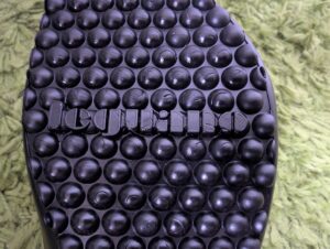 Leguano aktiv Barfußschuhe Sohle Detail mit Schriftzug