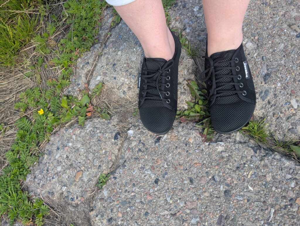 Leguano aktiv Barfußschuhe auf unebenem Boden